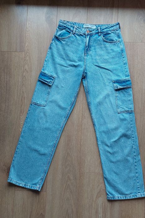 Bershka r.38 jasne jeansy cargo, kieszenie boczne, 100% bawełna