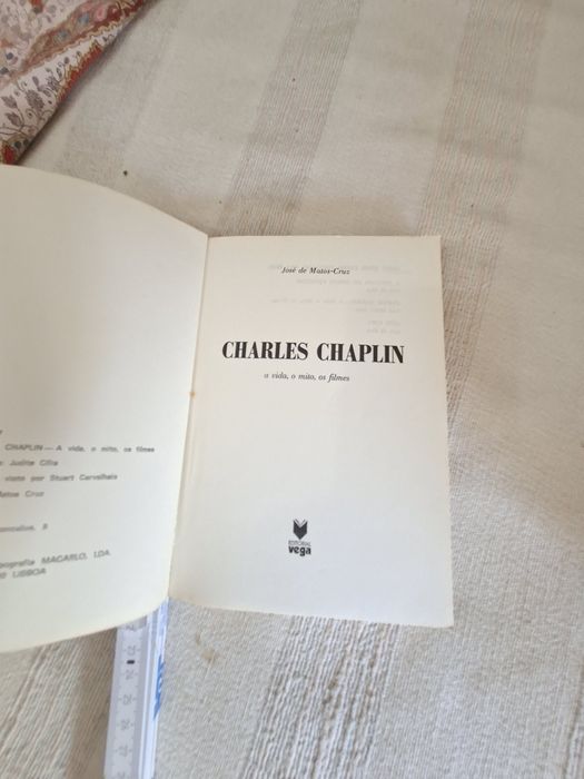 livro português sobre o cineasta Charles Chaplin