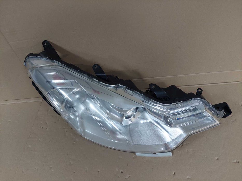 Citroen C-Crosser lampa przód XENON prawa EU BDB KPL