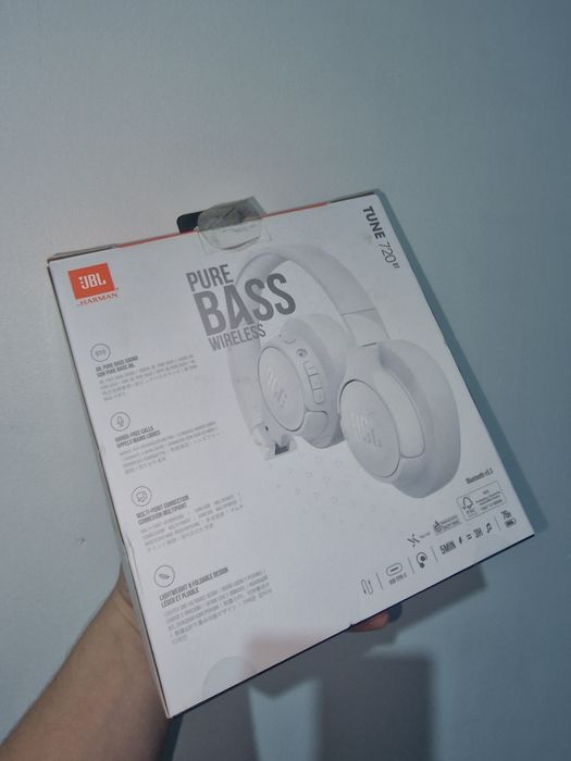 Jbl tune 720bt com pouco mais de 20 horas de uso