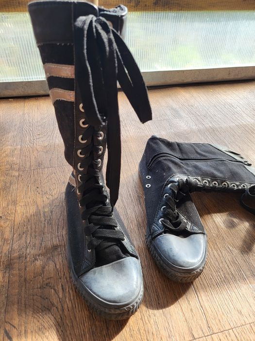 Взуття молодіжне спортивне