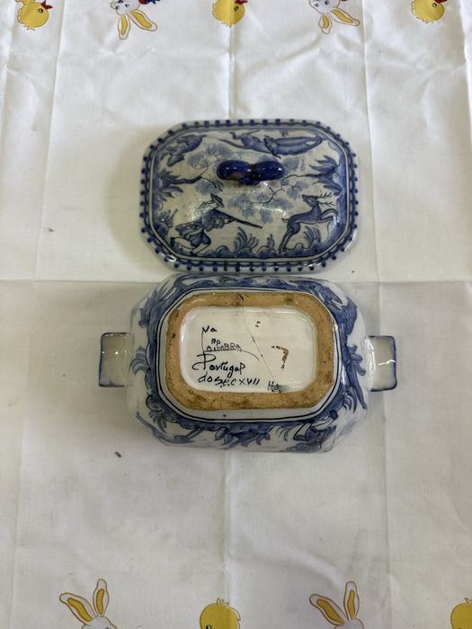 Terrina antiga faiança pintada à mão - estilo Coimbra, Sec. XVII