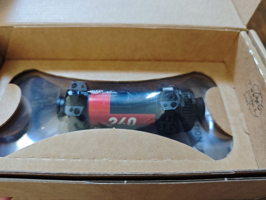 Par de cubos DT Swiss 240 EXP 28H Straightpull Sram XD