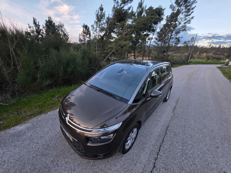 Carro de 7 lugares em ótimas condições