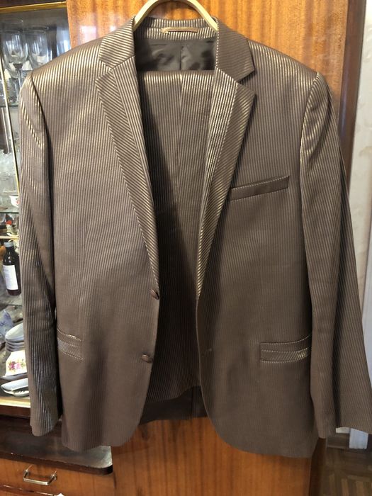 Костюм мужской с золотым отливом