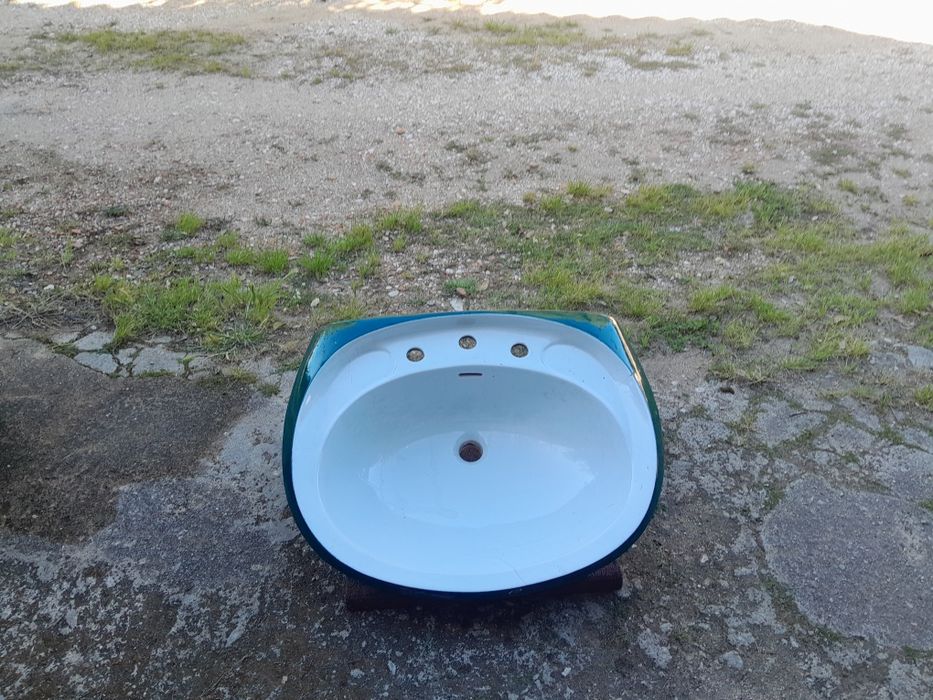 Jogo de loiça de casa de banho completo e torneiras novas material nunca usado