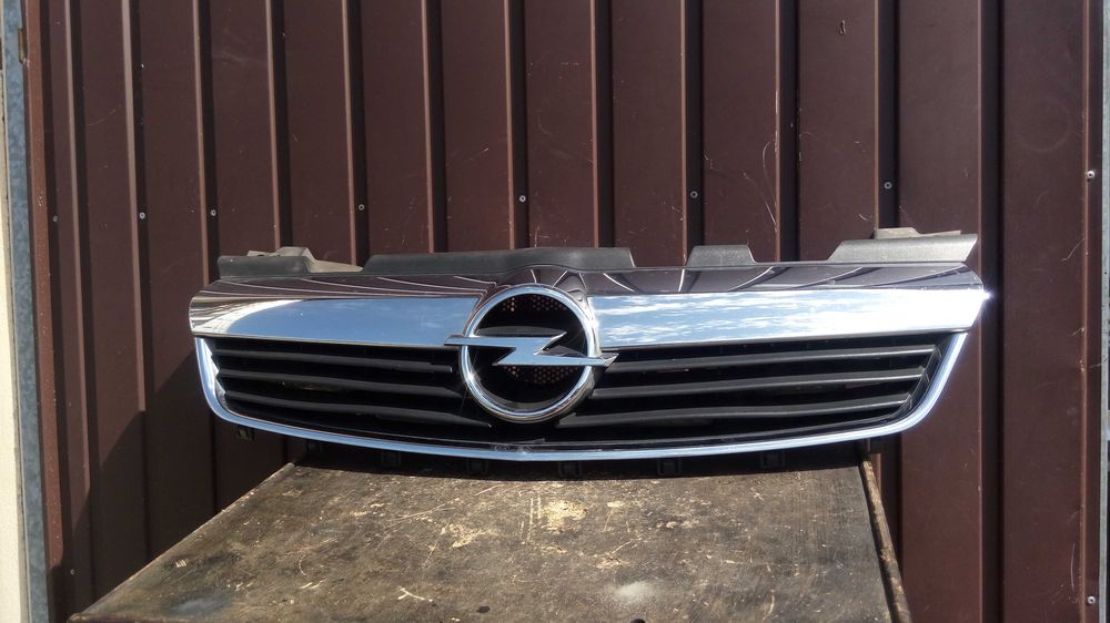 Opel Zafira B Grill Atrapa chłodnicy zderzaka przód