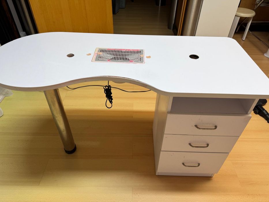 Mesa de Manicure com Aspiração