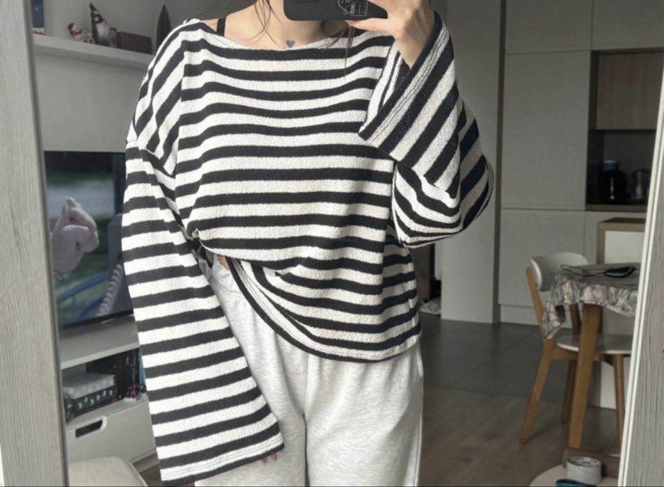 Sweterek w paski z szerokimi rękawkami H&M