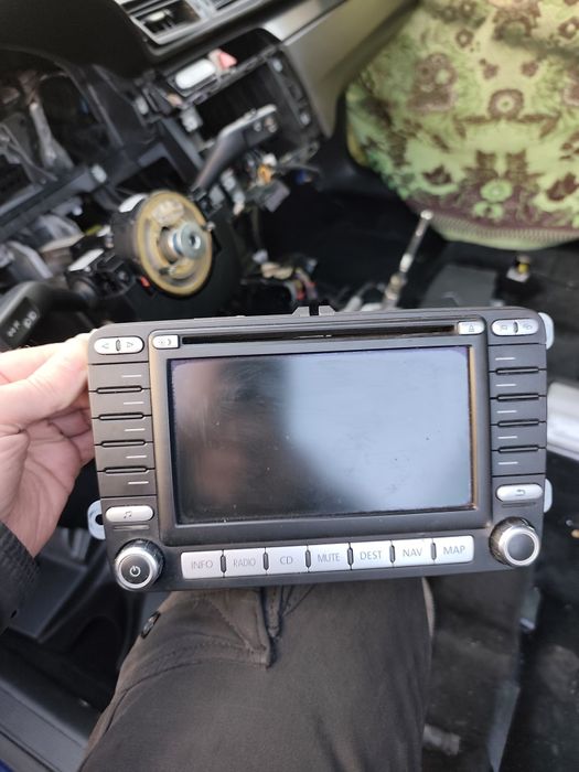 Магнитола оригинальная на volkswagen passat b6 Фольксваген Пассат Б6