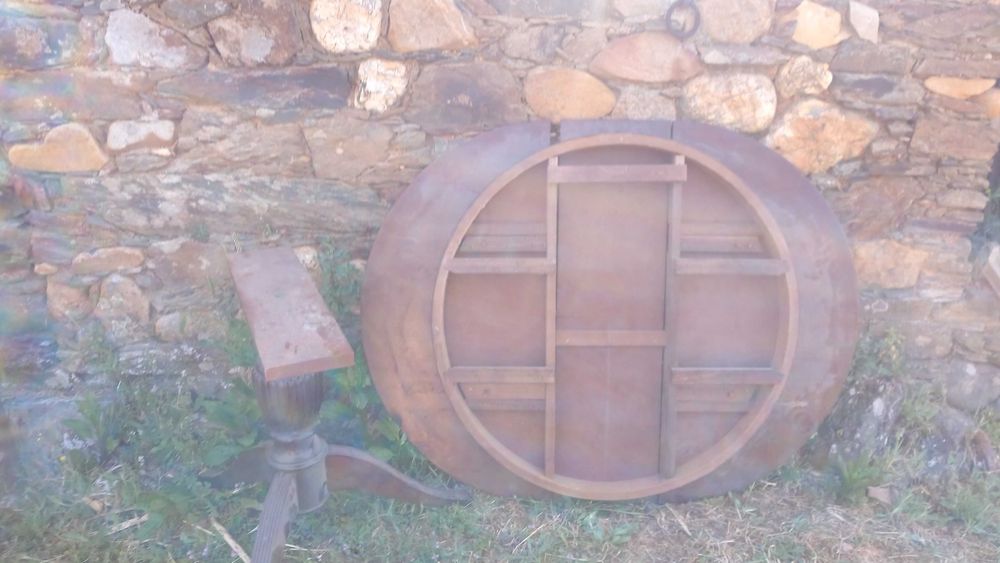 Conjunto mesa com cadeiras.