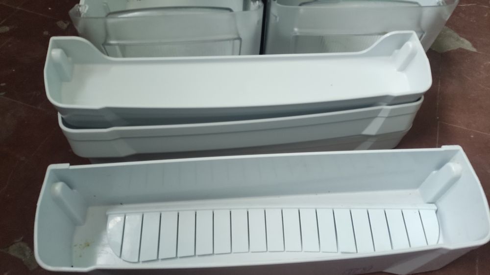 Полки от холодильника Indesit