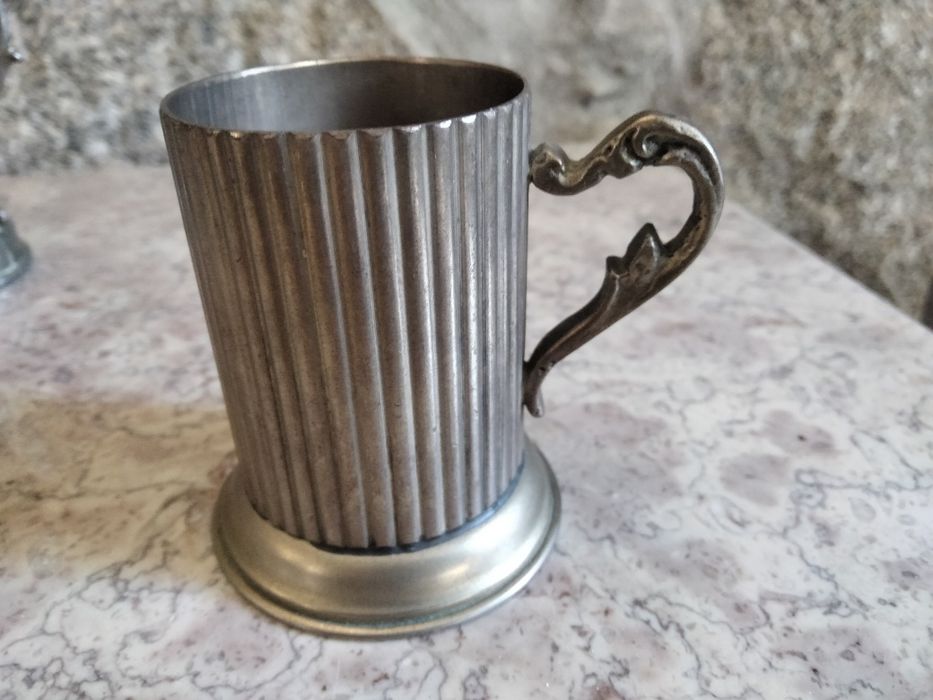 Peças decorativas antigas em estanho