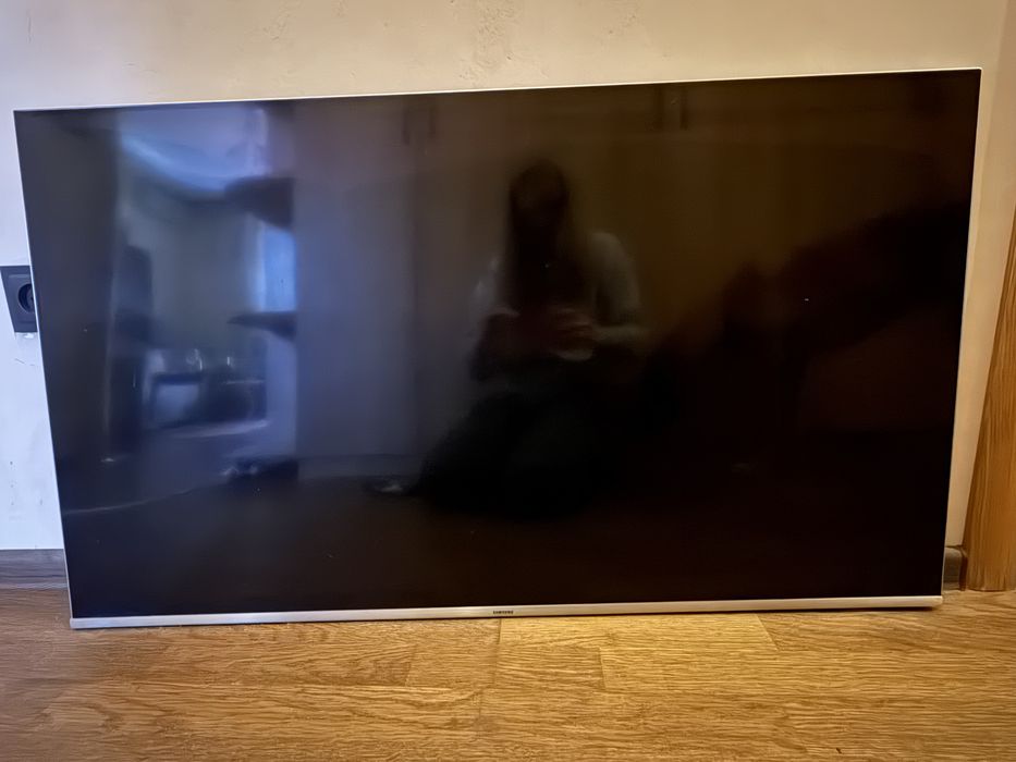 Samsung 49” UE49MU7000 — разбита матрица