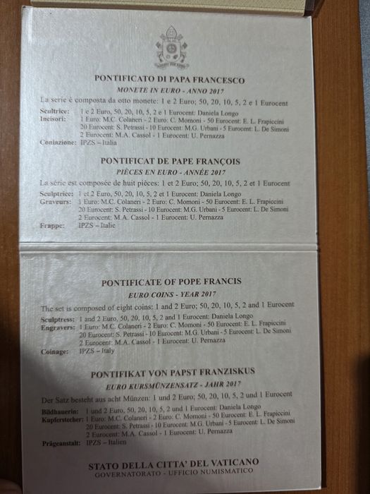 conjunto oficial de moedas de euro do Vaticano, datado de 2017.