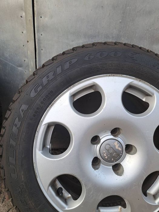 Продам колеса в зборі  резина с дисками  на Ауди  R16