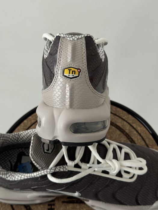 Оригинал Nike Air Max Plus ‘Year of The Sneak’ (IB7679 200) найк тн