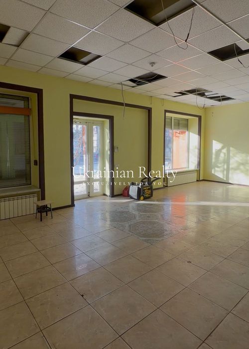 Продаж Фасадного приміщення 106 м²  вул. Перова, 44