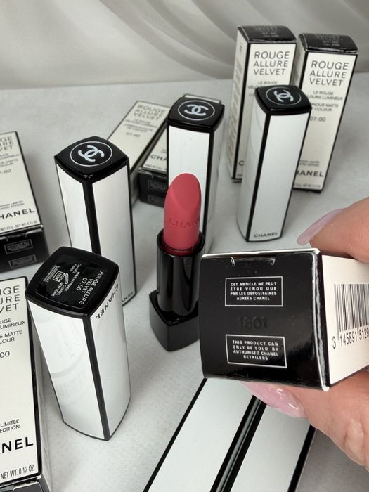 Помада Chanel Allure Velvet 07