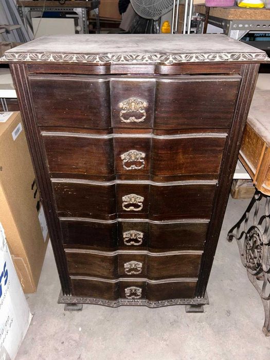 Cómoda de gavetas de madeira - Excelente estado