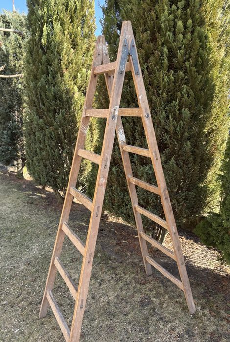 Drewniana drabina rozstawna malarska