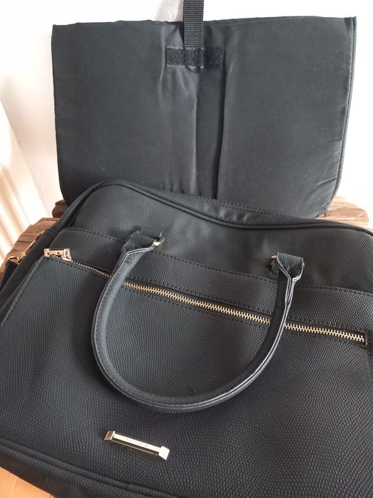 Torba podróżna z miejscem na laptopa Parfois.