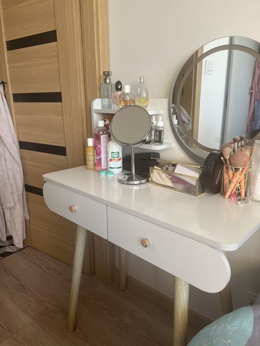 Toaletka damka biala z led