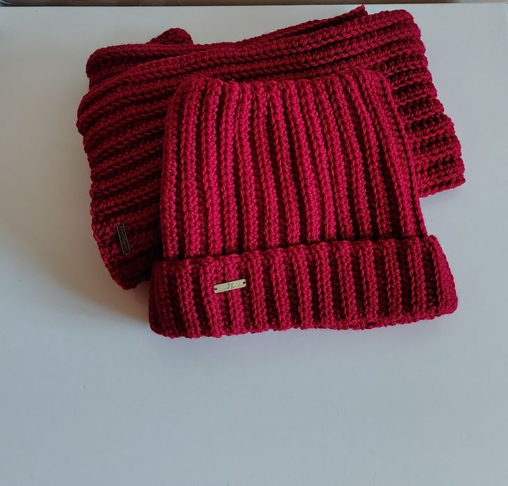 Шапка та шарф ручної роботи