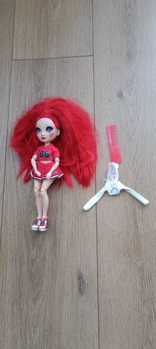 Lalka Rainbow High Ruby z dodatkami