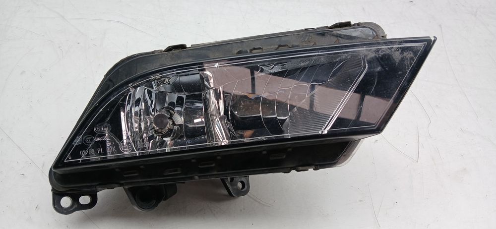 Farol nevoeiro frente direito SEAT Leon ST (5F8)