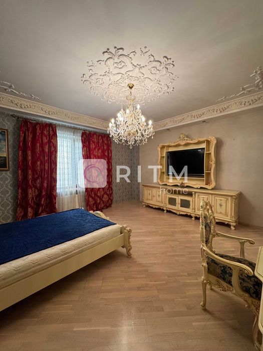 Продаж великогабаритної 2-кімнатної квартири 120 м² у Центрі міста!!!