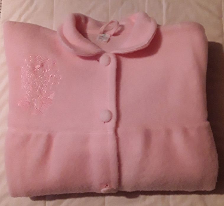 Robe de senhora cor de rosa de inverno, novo, sem etiqueta