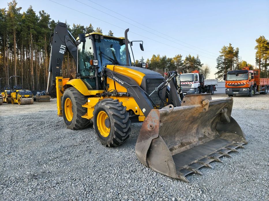 Volvo BL71  Koparko-ładowarka