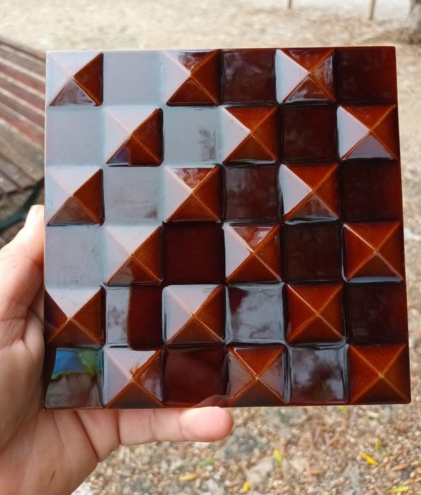 Azulejos relevo chocolate anos 60