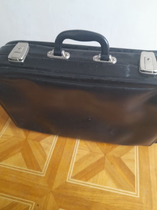 Валізи  на колесах для подорожей