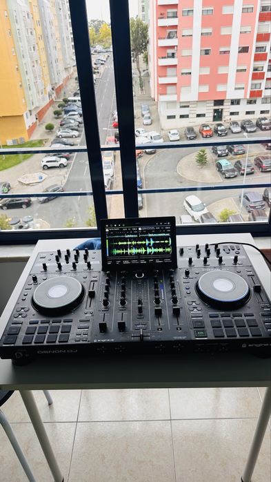 Denon DJ PRIME 4+ Controlador de DJ Pro All-in-One e Ecrã Touch