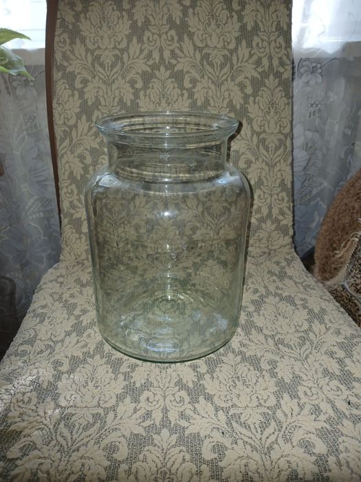 Тераріум скляний.
Висота 25 см, внутрішній діаметр 12,5 см.
Ціна 150 г