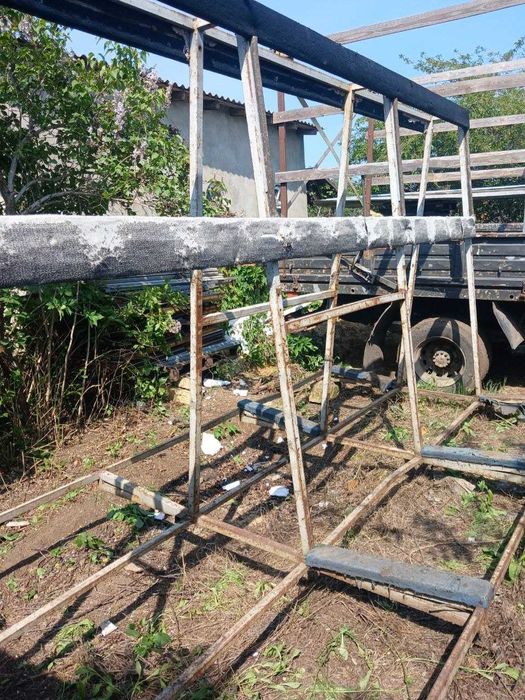 Металева піраміда для важкого габаритного вантажу