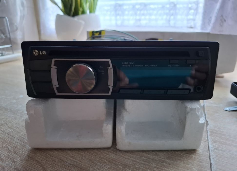 Sprzedam radioodtwarzacz samochodowy LG