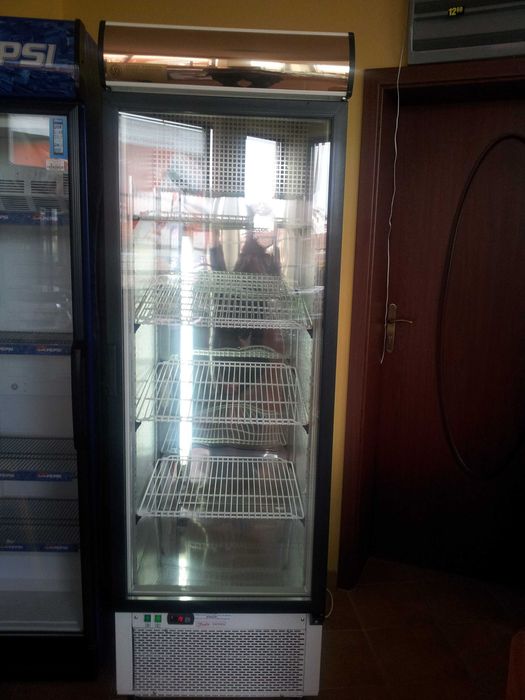 Szafa chłodnicza witrynowa firmy cold