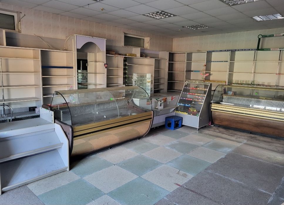 Продається окрема будівля.