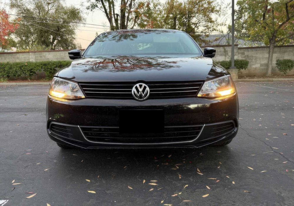 Volkswagen Jetta SE with Connectivity      2014