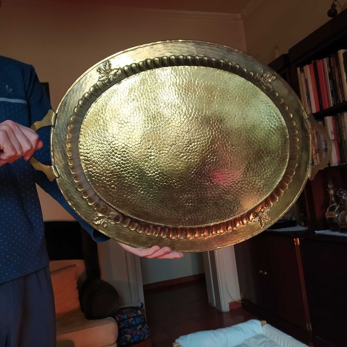 Tabuleiro de latão martelado