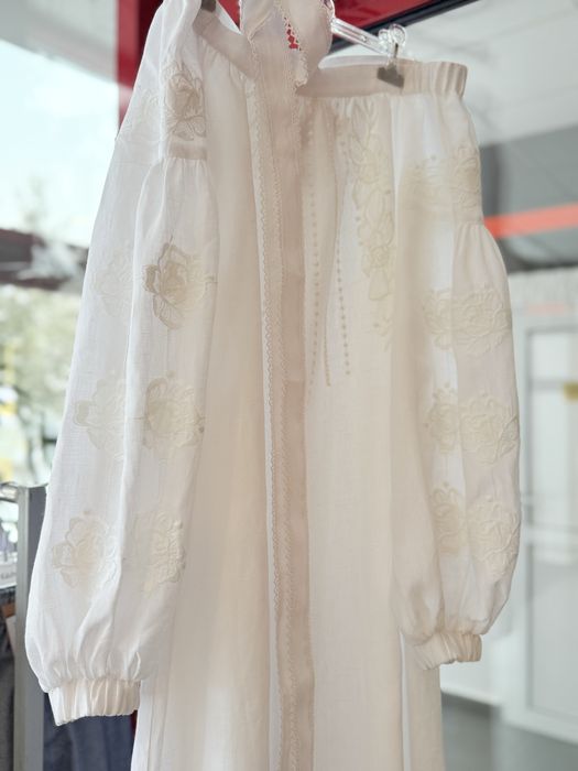 Вишита сукня з льону 100%