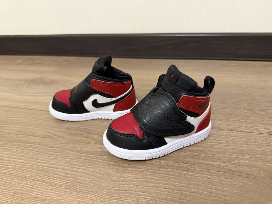 Кросівки дитячі Jordan 23.5-24 розмір