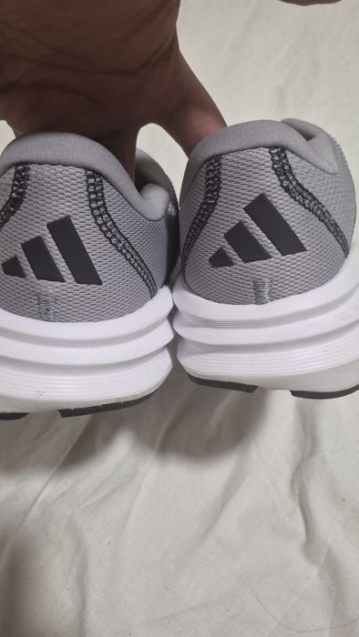 Sapatos de corrida Adidas Galaxy 7 cinzentas