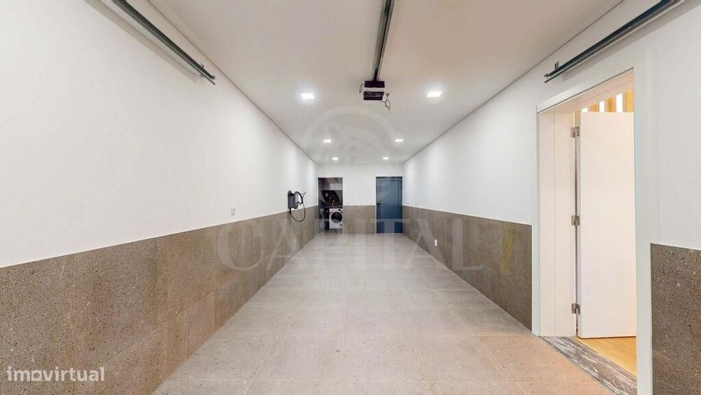Magnífica Moradia T4 com Piscina e Terraço, em condomínio fechado
