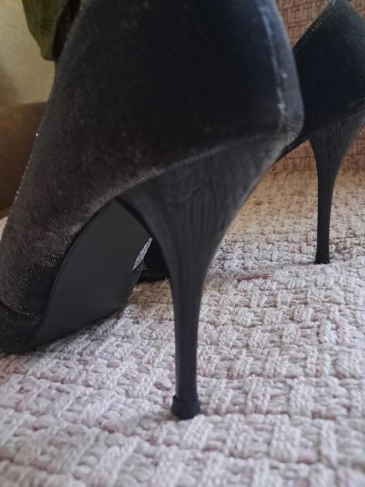 Чорні жіночі туфлі
