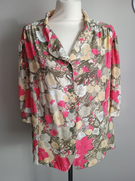 Bluzka w kwiaty roz 48-50