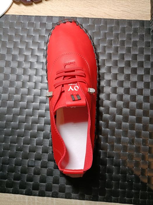 Nowe buty ze skóry ekologicznej 39